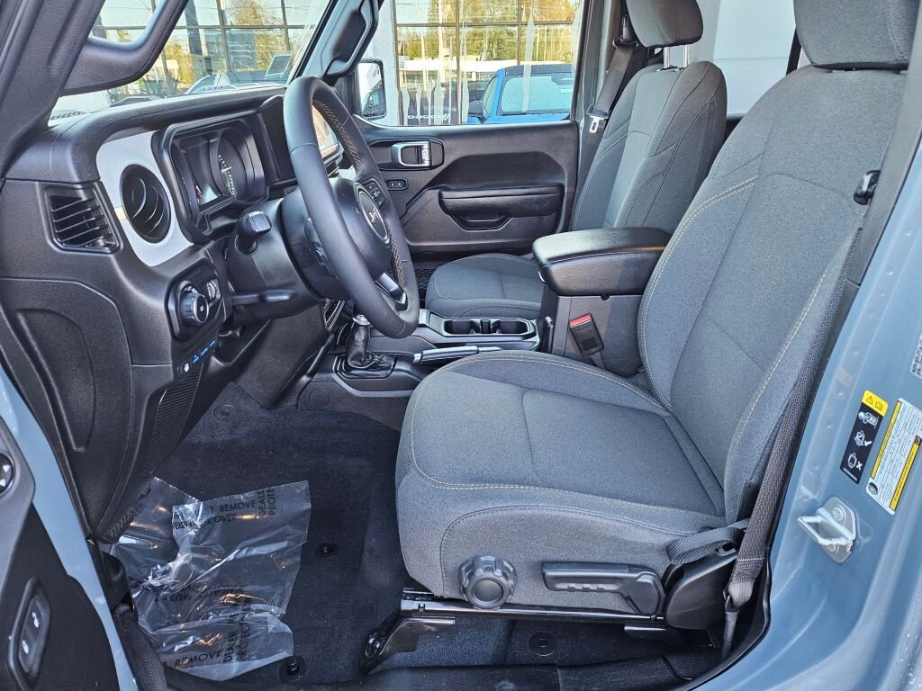 Used 2024 Anvil Clear Coat Jeep Sport S 4xe image 17