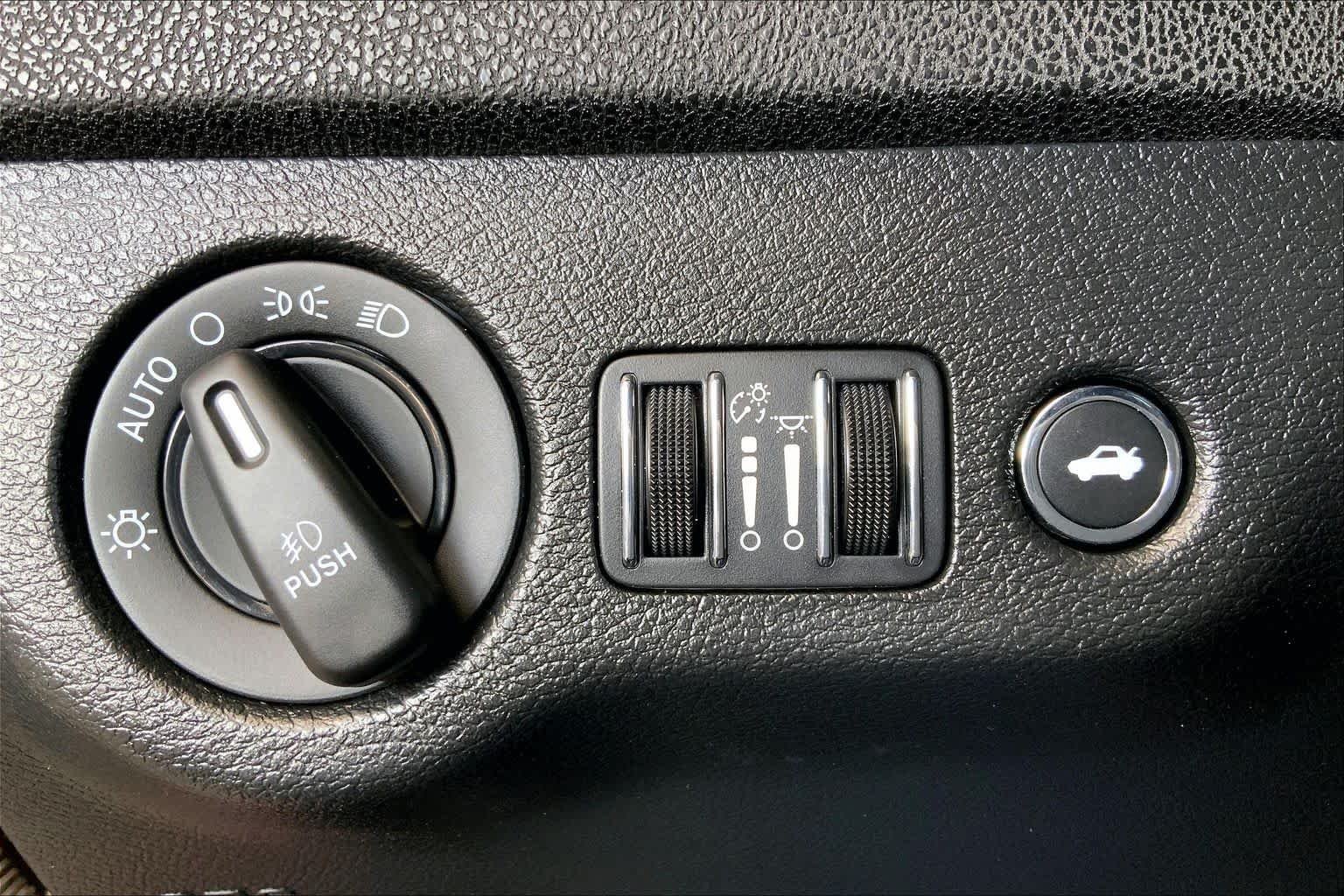 Used 2022 Octane Red Pearlcoat Dodge R/T image 32