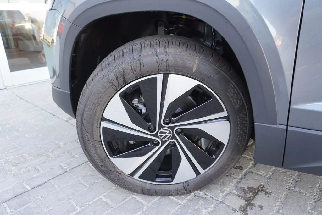 New 2026 Gray Volkswagen 1.5T SE image 27