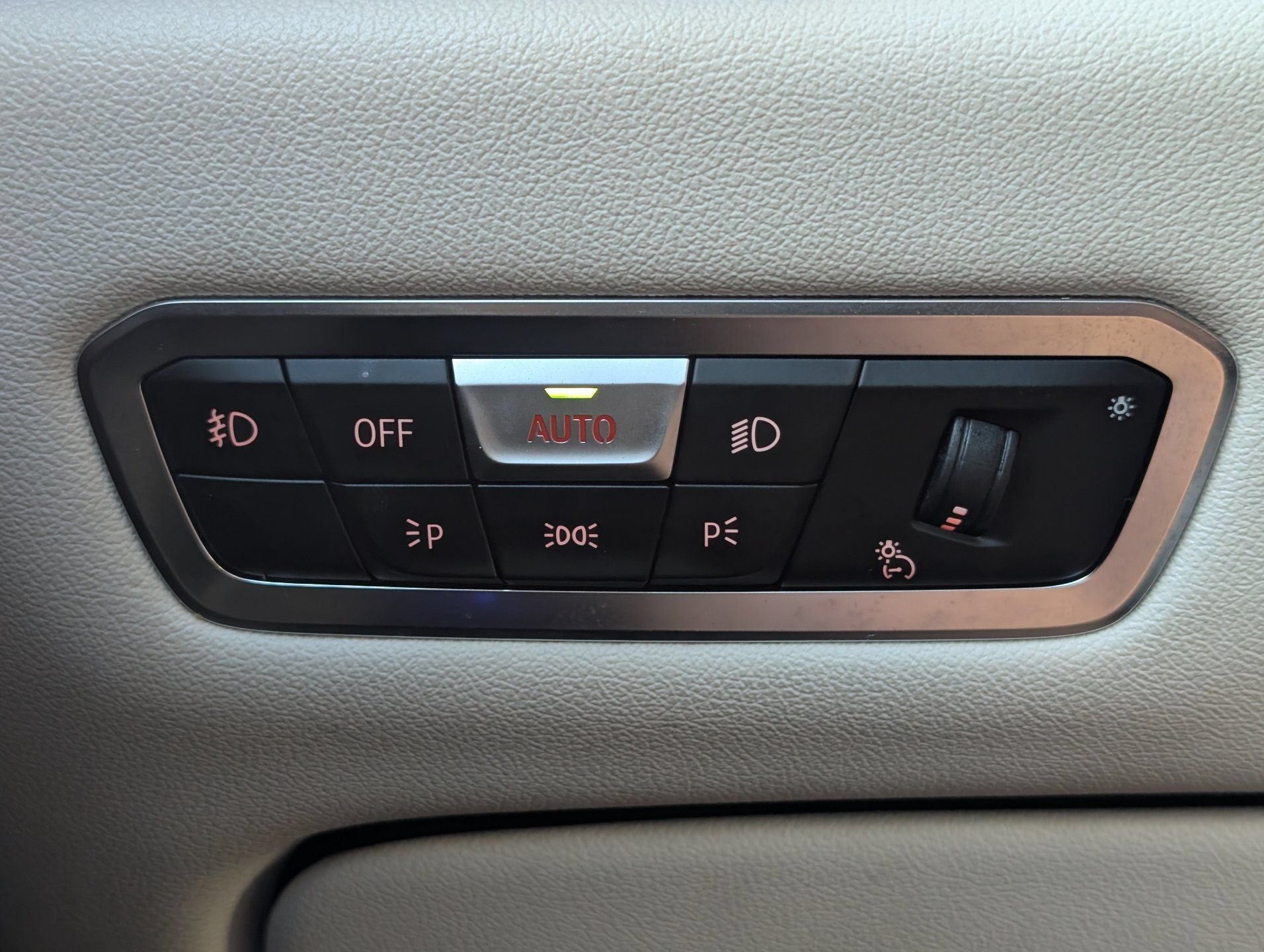Used 2020 White BMW sDrive40i image 24