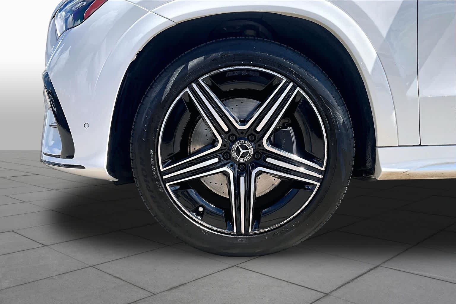 Used 2024 White Mercedes-Benz 4MATIC® image 11