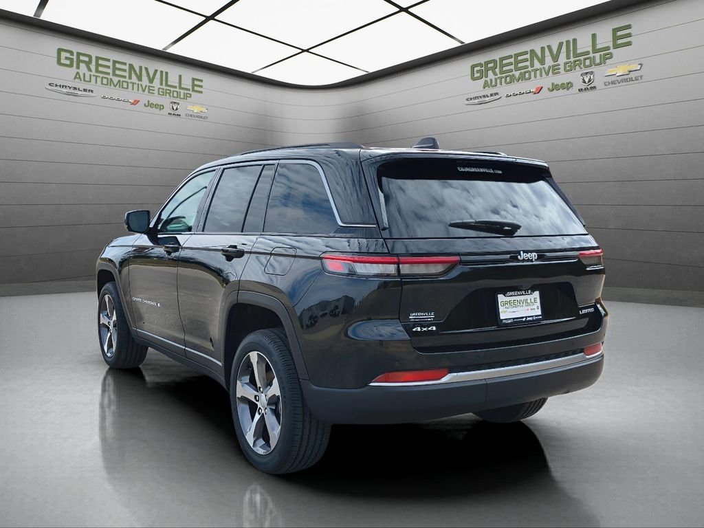 New 2026 Diamond Black Crystal Pearlcoat Jeep Limited image 5