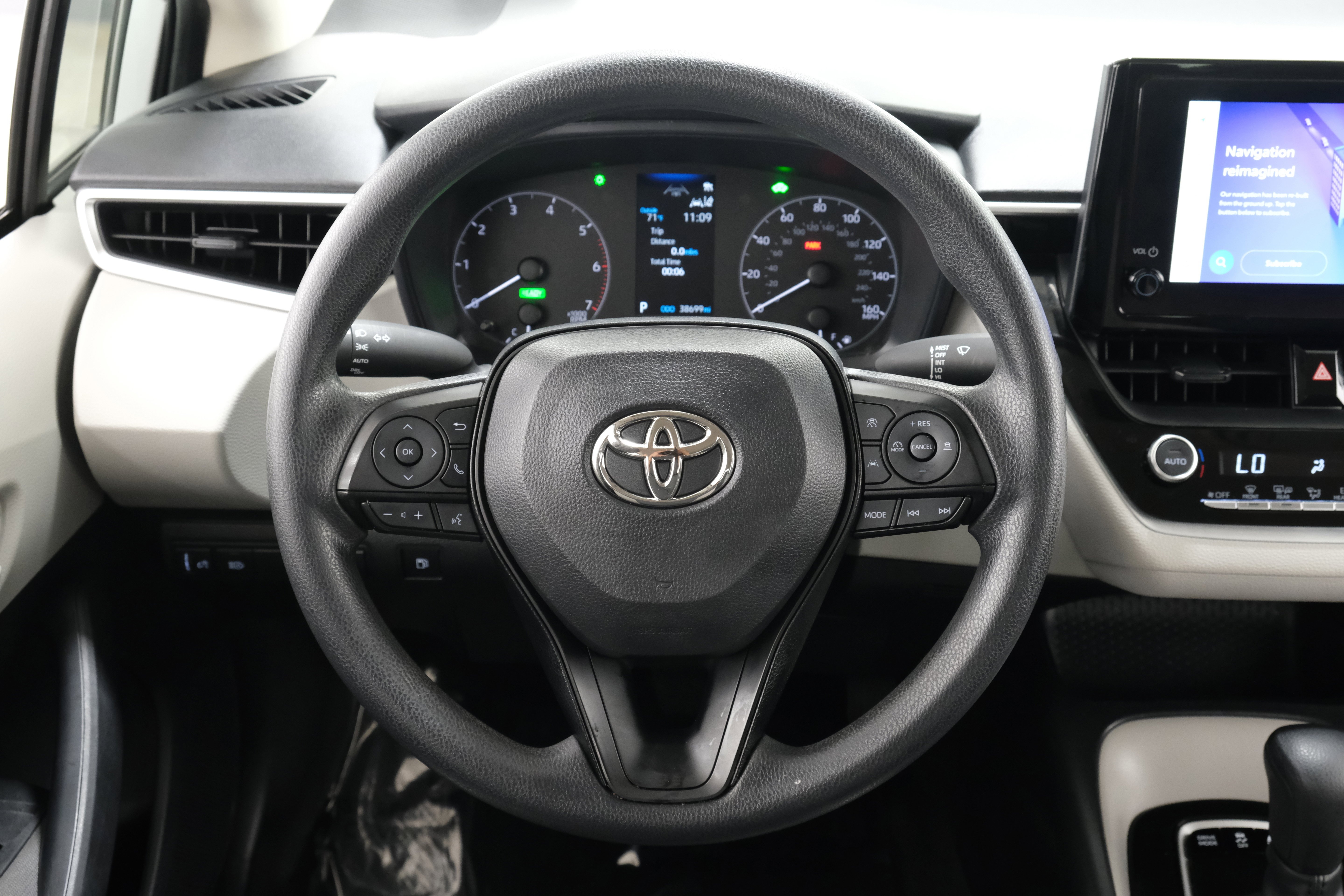 2024 Toyota Corolla LE - Photo 13