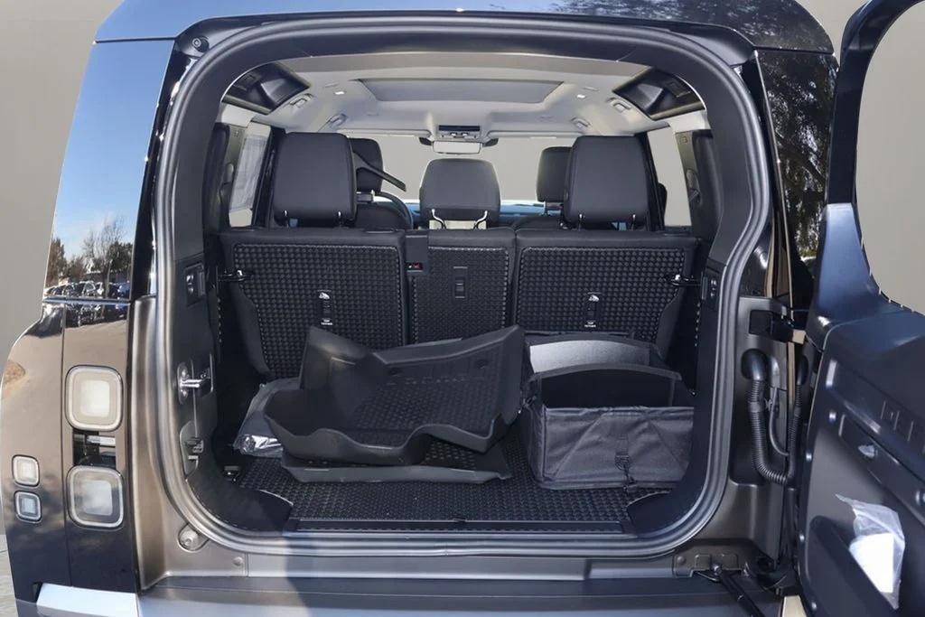 New 2026 Santorini Black Land Rover S image 25