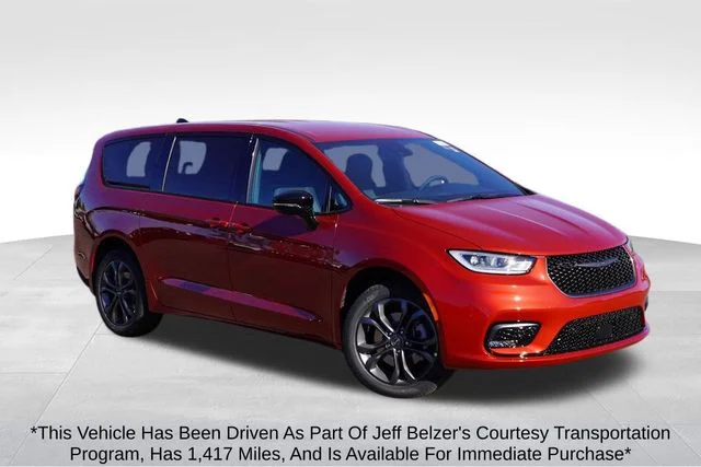 2026 Chrysler Pacifica Select