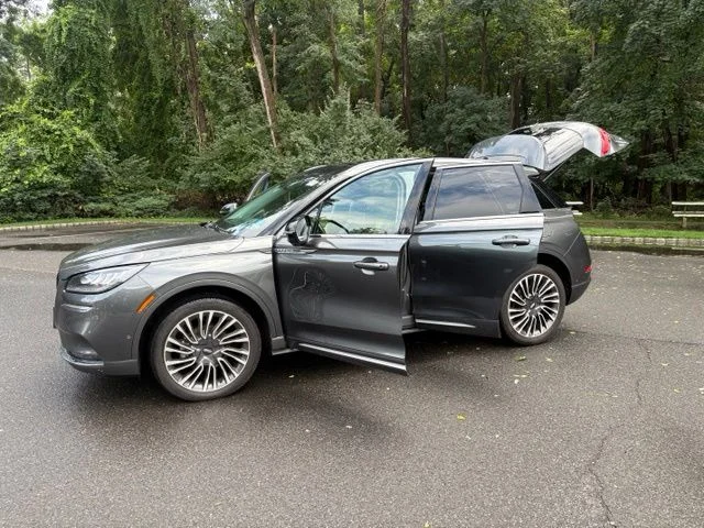 Used 2020 Magnetic Gray Lincoln Reserve image 27