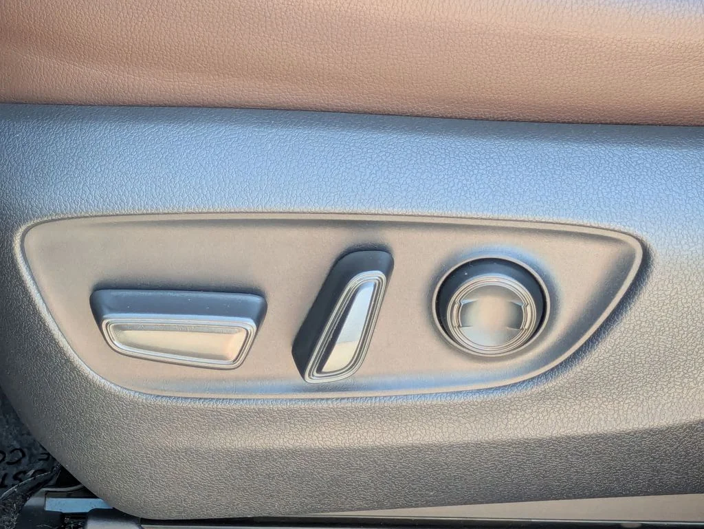 Used 2025 Silver Toyota Base image 12