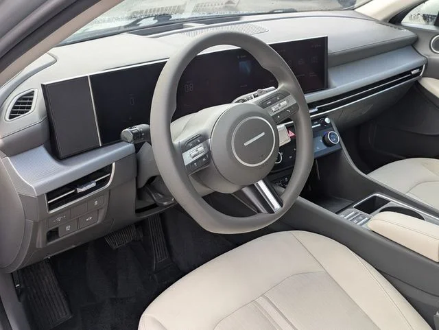 Used 2025 Silver Hyundai SEL image 27