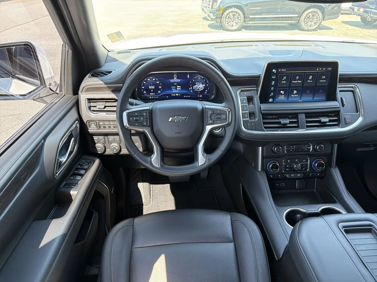 Used 2024 Summit White Chevrolet Z71 image 10