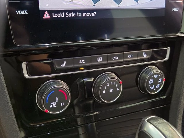 Used 2019  Volkswagen 2.0T SE image 23