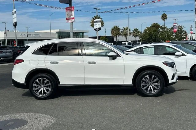 Used 2024  Mercedes-Benz GLC 300 image 3