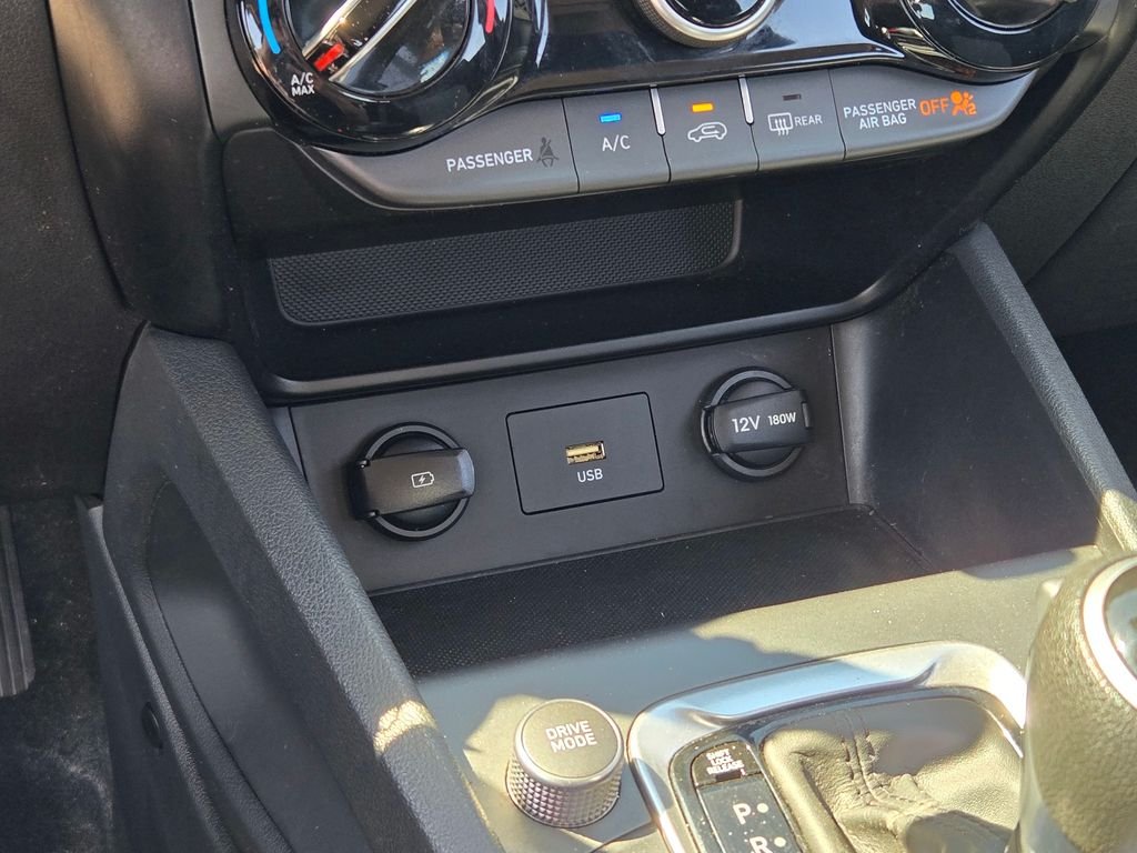 Certified Used 2022 Black Hyundai SE image 33
