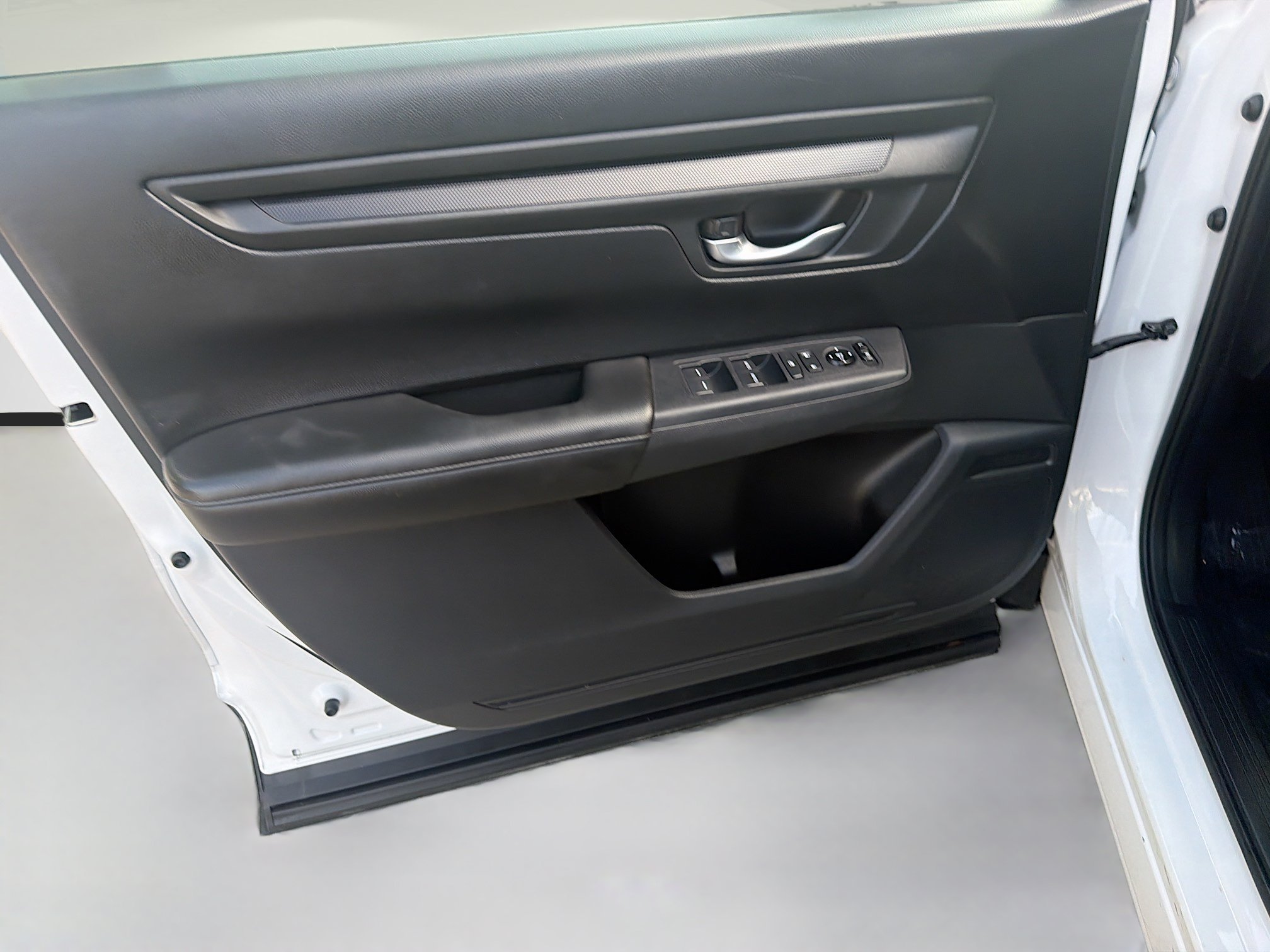 Used 2024 sparkle silver metallic Honda EX image 17