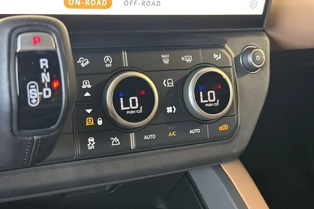 New 2026 Woolstone Green Land Rover S image 20