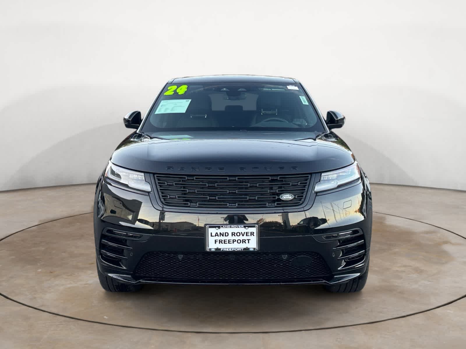 Used 2024  Land Rover Dynamic SE image 8