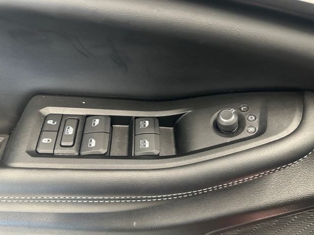 Used 2024 Red Jeep Altitude image 26