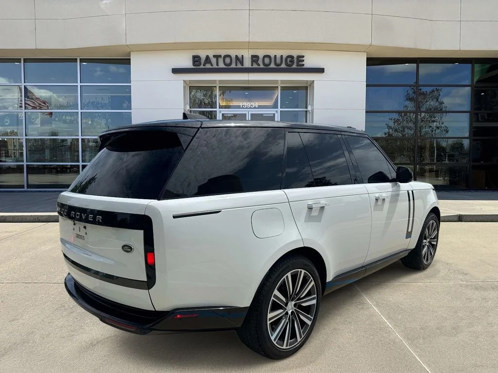 Certified Used 2023 White Land Rover SE image 3