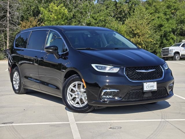 Pre-Owned 2024 Chrysler Pacifica Touring L