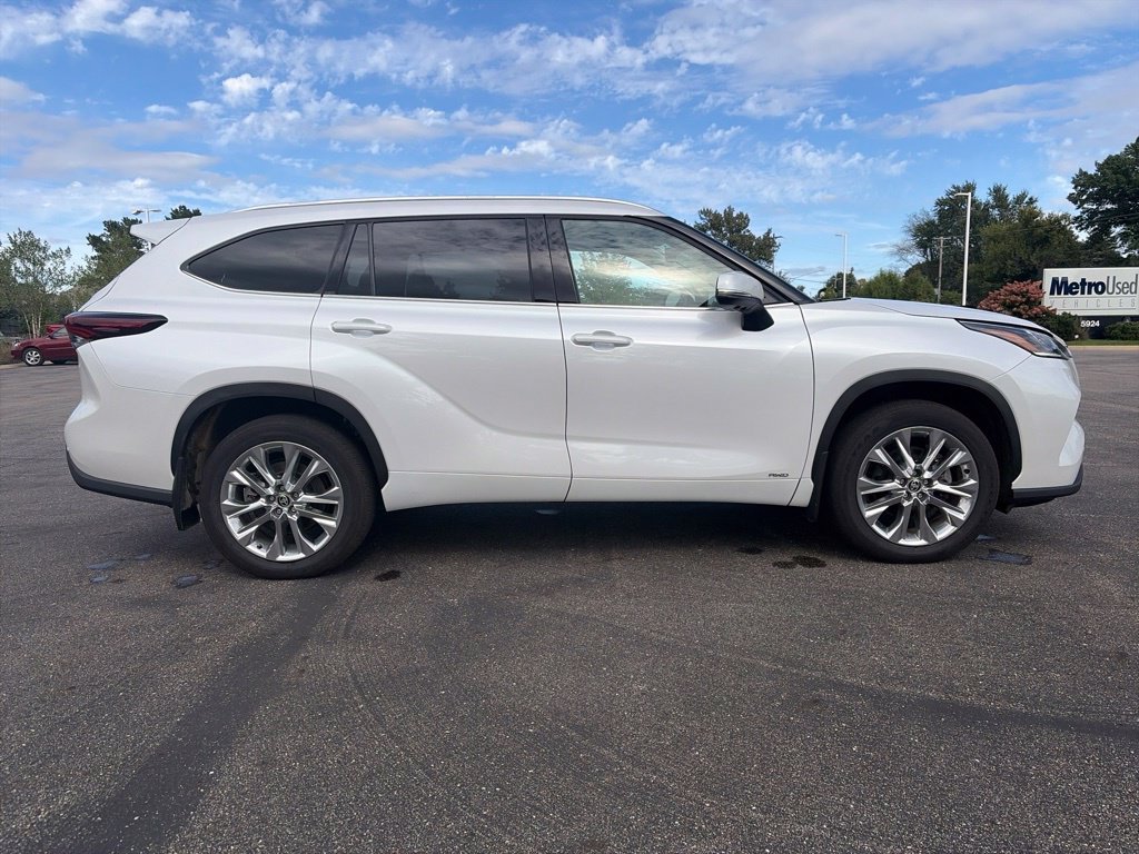 Used 2026 White/off-white Toyota Limited image 9