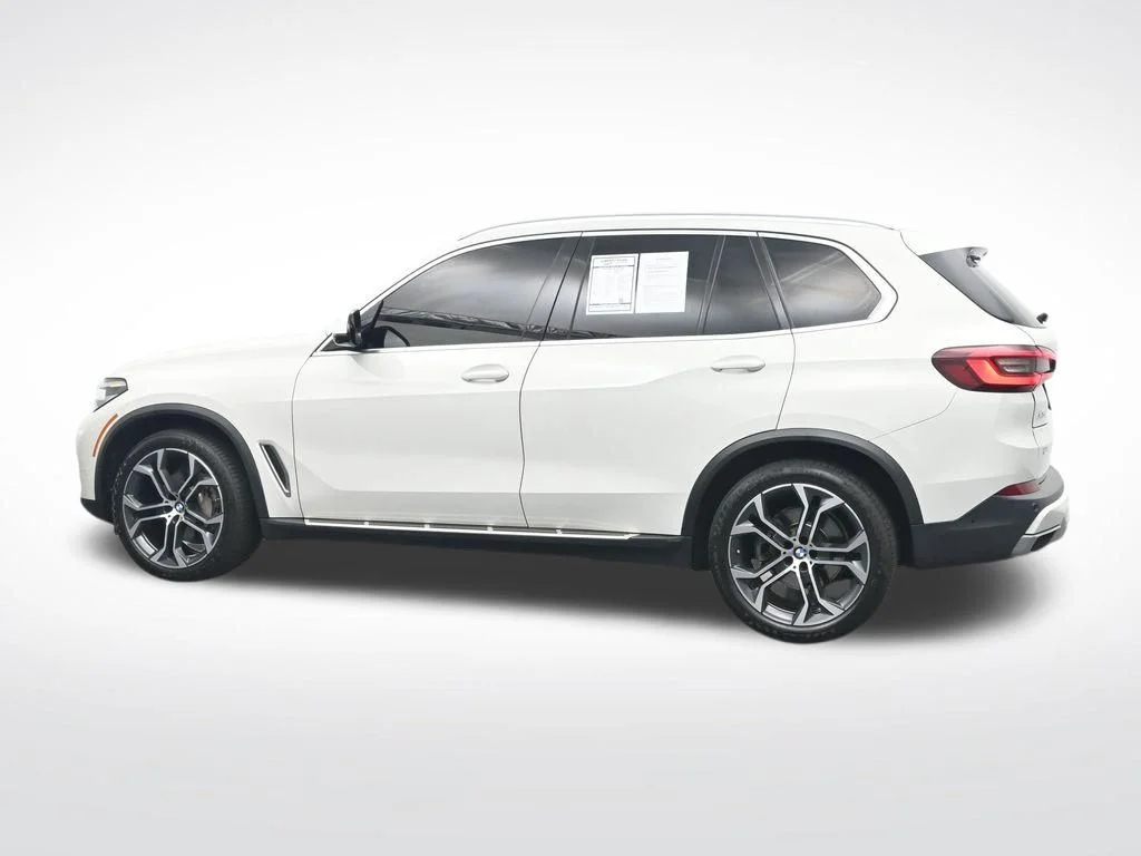 Used 2022 White BMW sDrive40i image 10