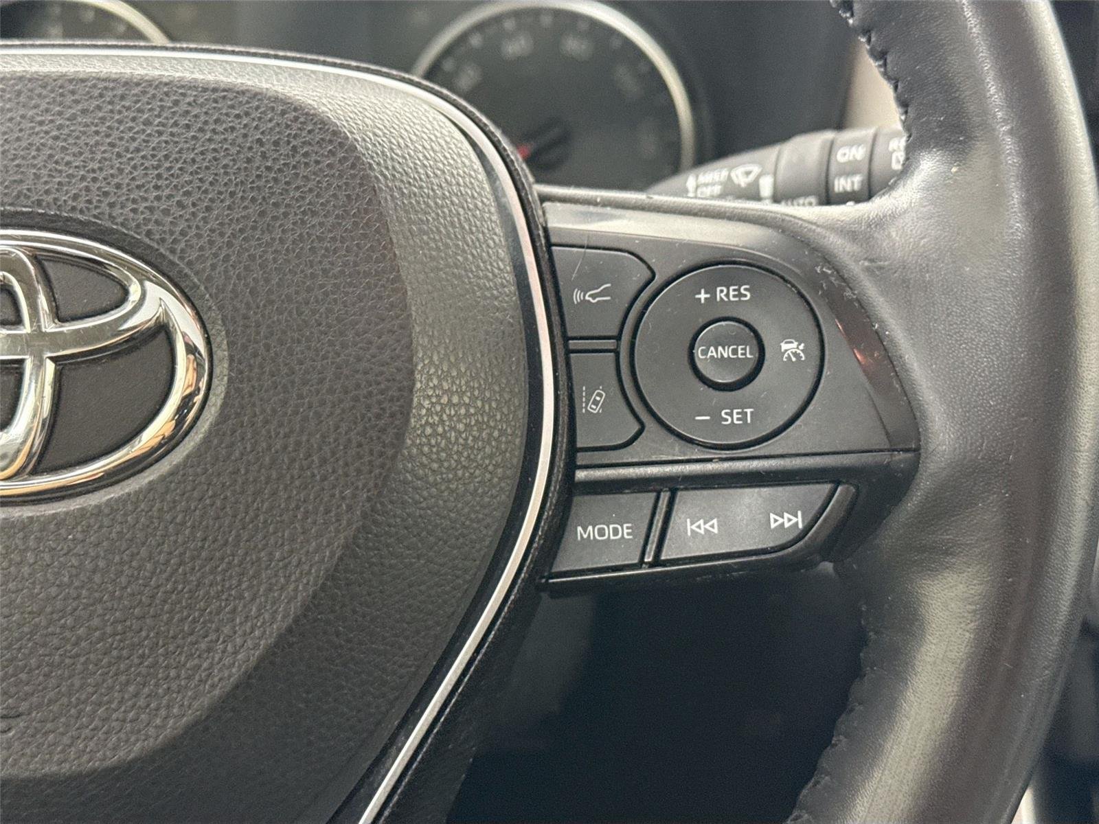 Used 2020 Magnetic Gray Metallic Toyota XLE Premium image 18