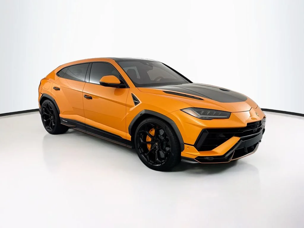 Used 2023  Lamborghini Performante image 3