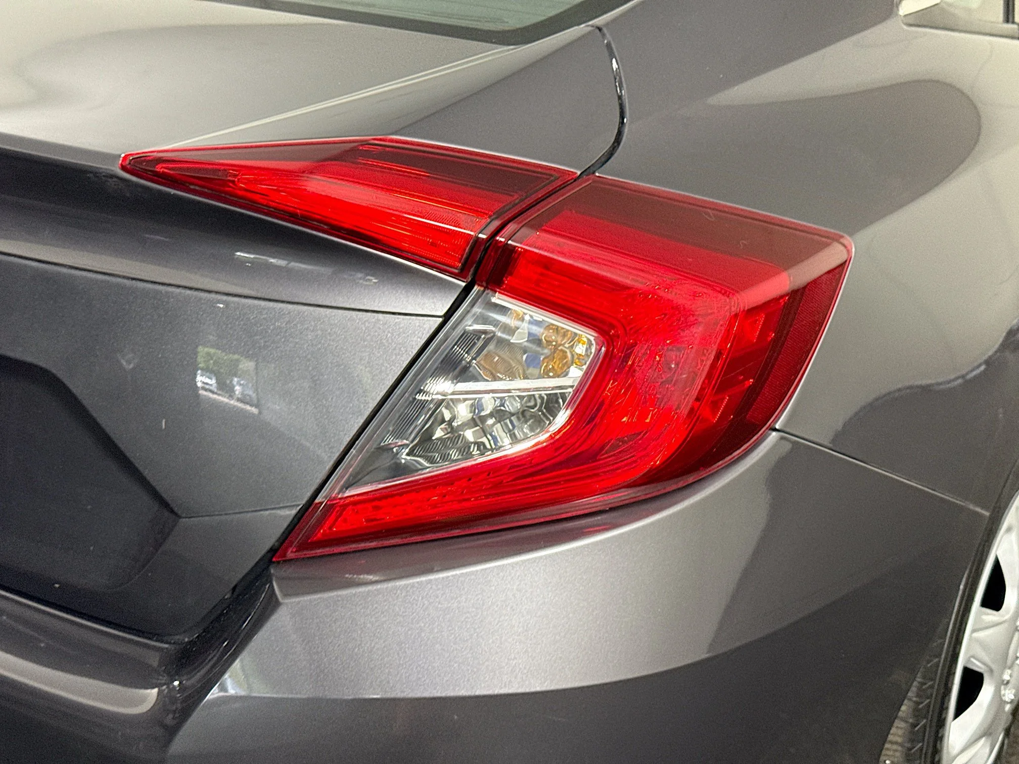 Used 2018 Modern Steel Metallic Honda LX image 29