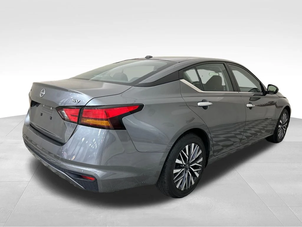 Used 2023 Gray Nissan 2.5 SV image 5