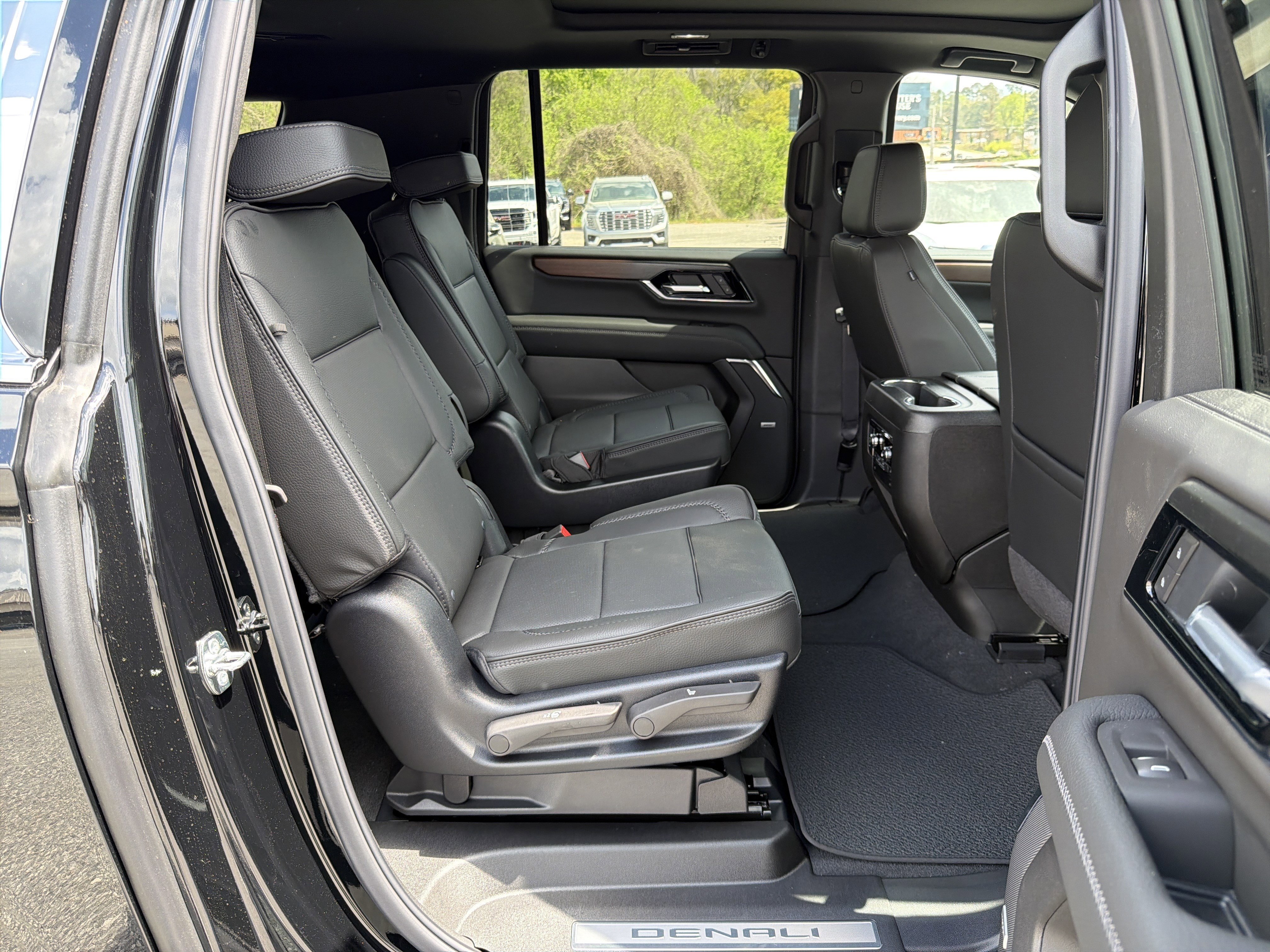 2026 GMC Yukon XL Denali - Photo 16