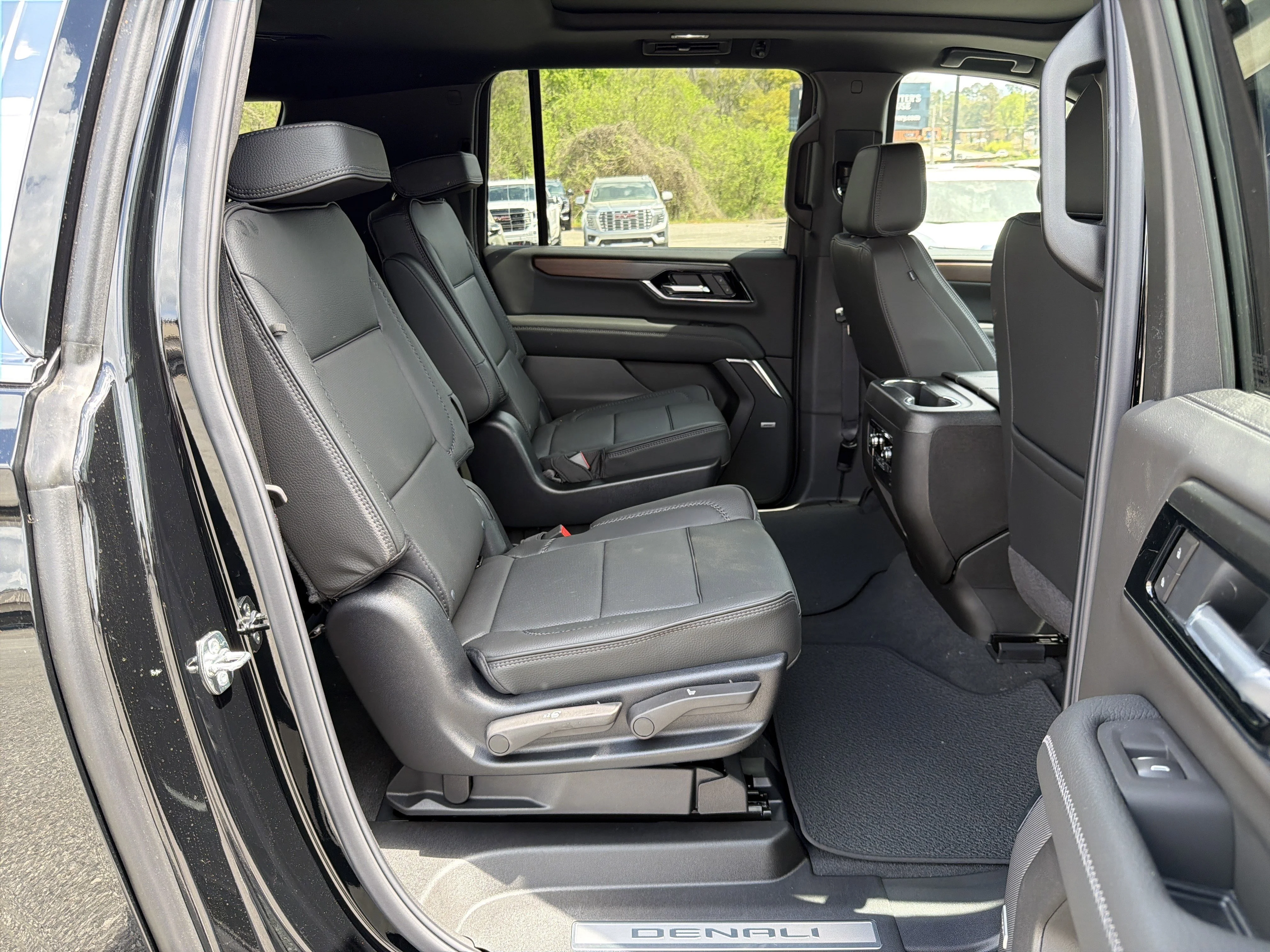 2026 GMC Yukon XL Denali - Photo 17