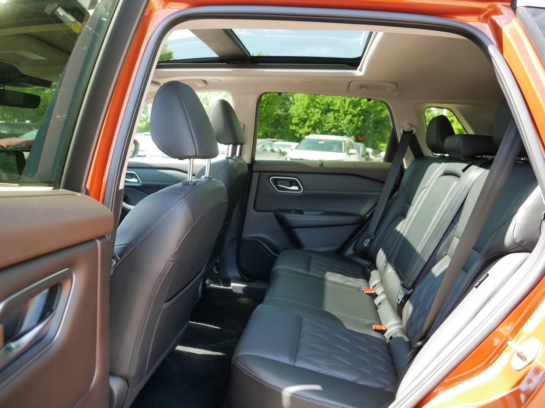 Used 2023 Sunset Drift Chromaflair/Super Black Nissan Platinum image 36