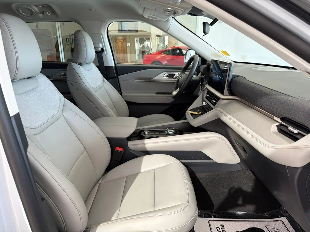 New 2026 Space White Metallic Ford Active image 40