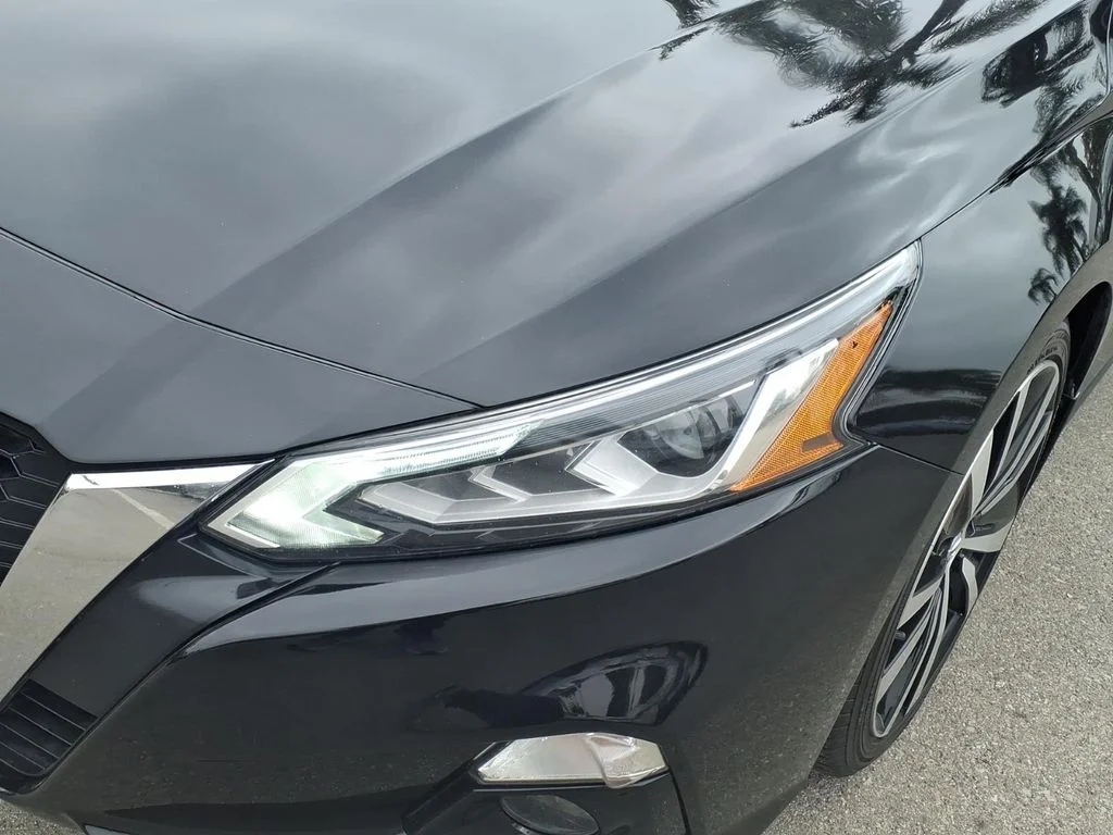 Certified Used 2022 Black Nissan 2.5 SL image 2