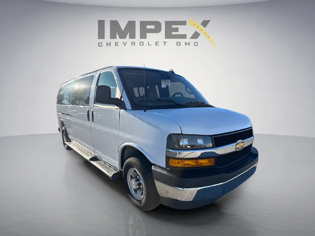 Used 2025 White Chevrolet LT image 7