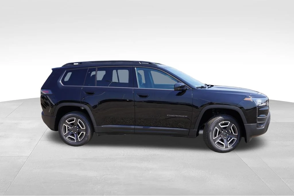 New 2026 Diamond Black Crystal Pearl-Coat Exterior Paint Jeep Limited image 2