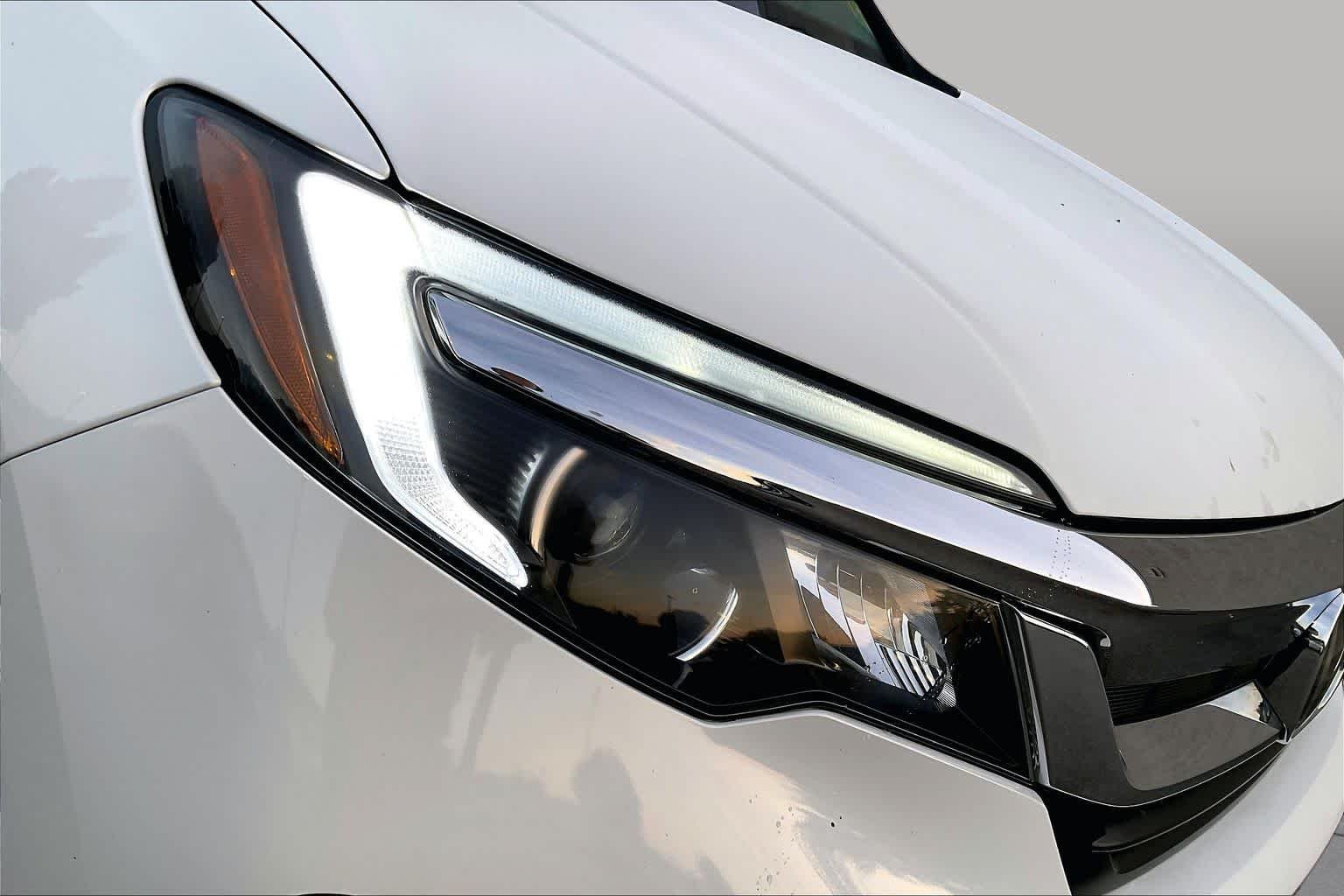 Used 2021 Platinum White Pearl Honda EX-L image 26