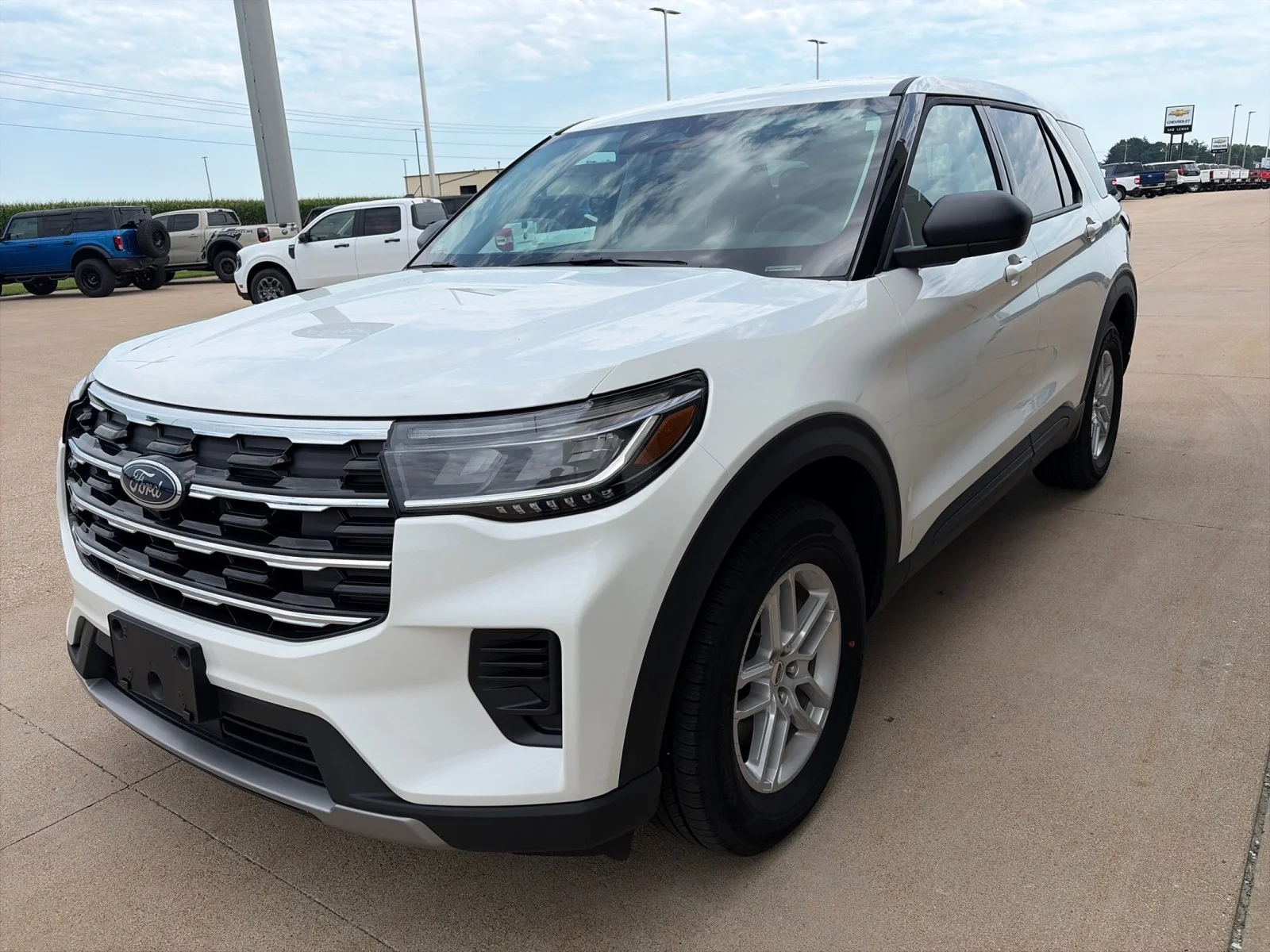 New 2026 Star White Metallic Tri-Coat Ford Active 100A image 4
