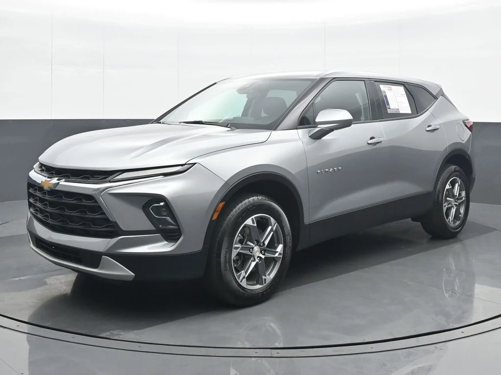 Used 2025 Gray Chevrolet LT image 2