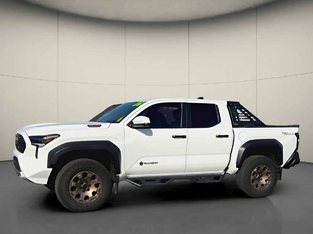 Used 2026 White Toyota Trailhunter image 4