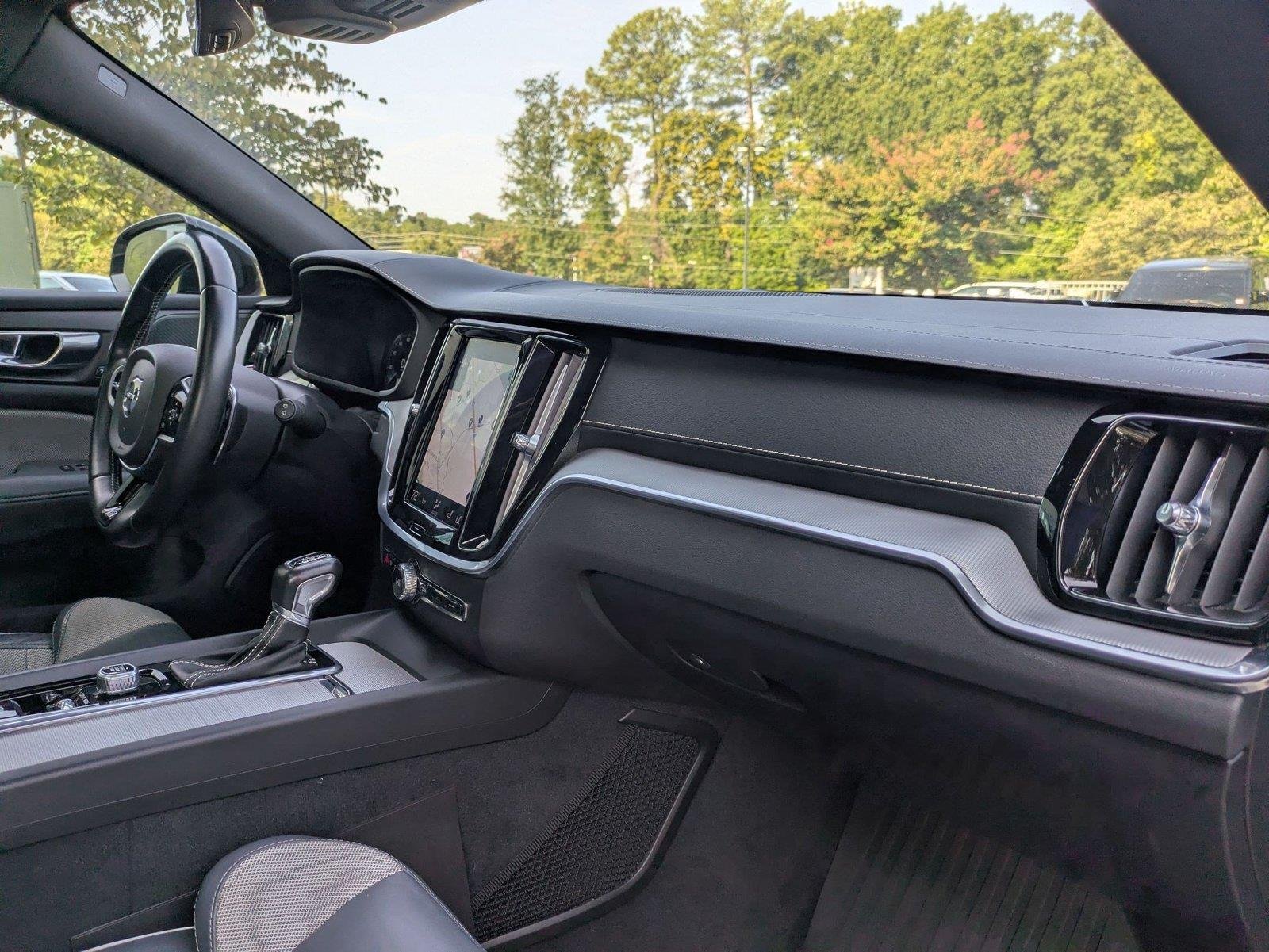 Used 2020 Pebble Grey Metallic Volvo R-Design image 31