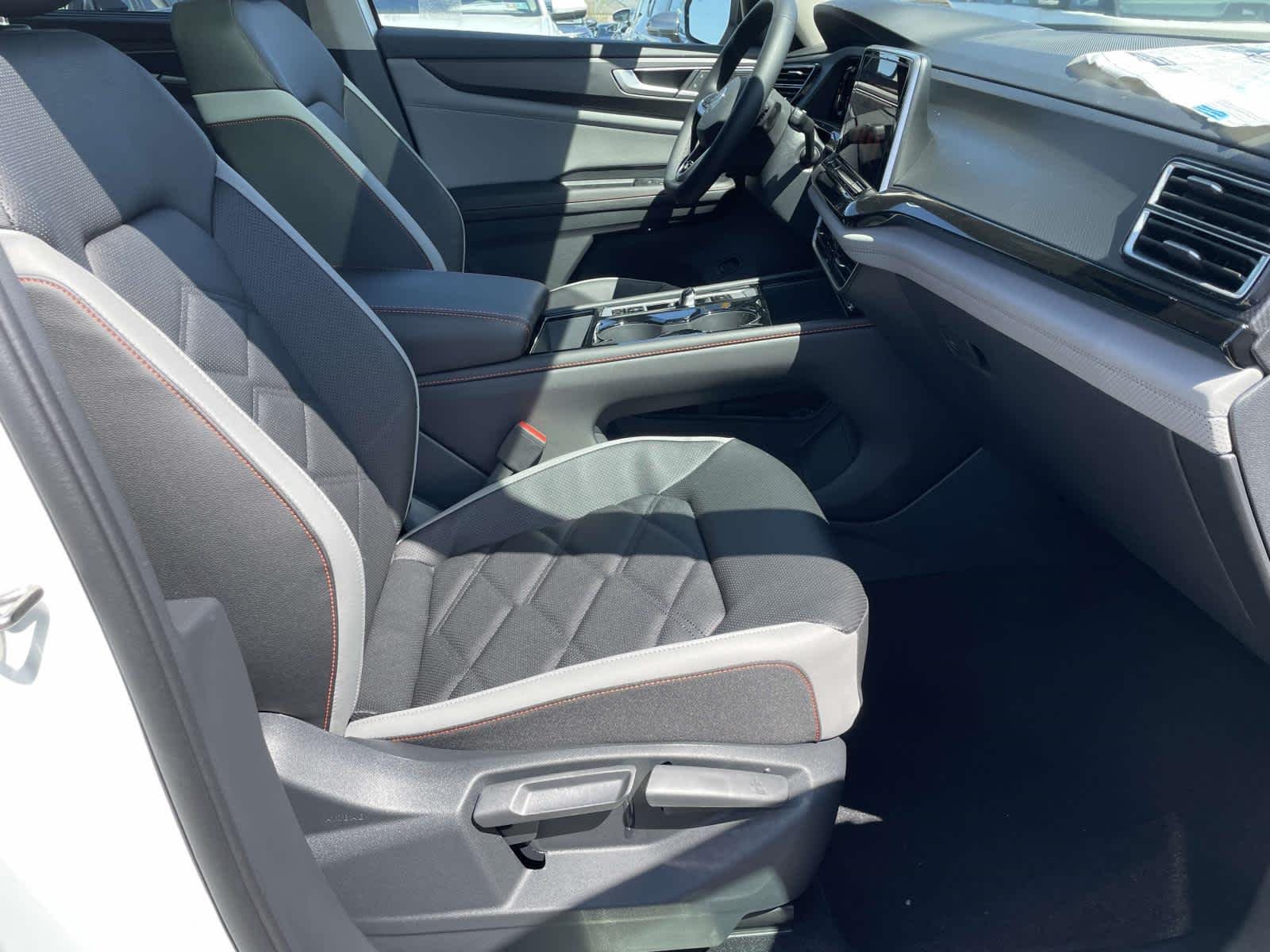 New 2026 Opal White Pearl Volkswagen 2.0T Peak Edition image 21