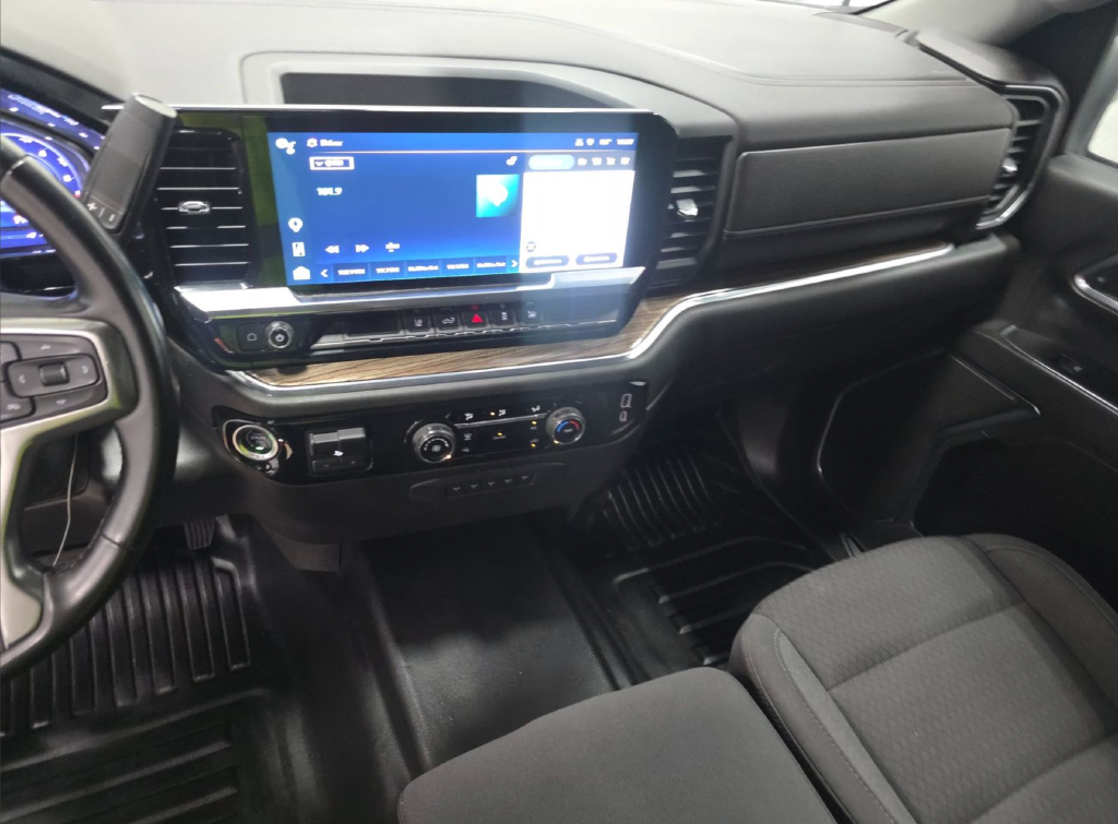 Used 2024 White Chevrolet LT image 7