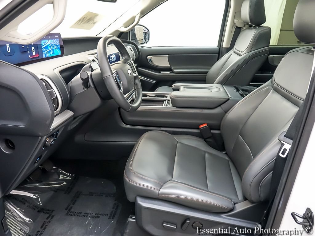 Used 2025 Oxford White Ford Active image 9