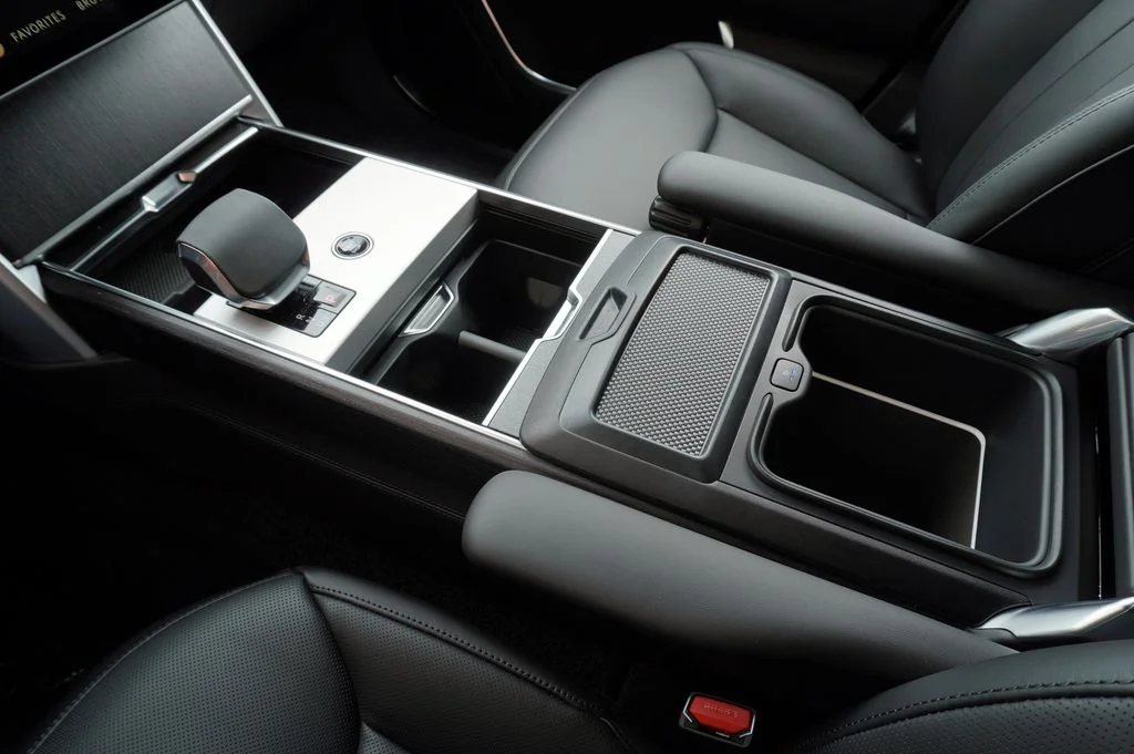 New 2026 Carpathian Grey Land Rover SE image 34