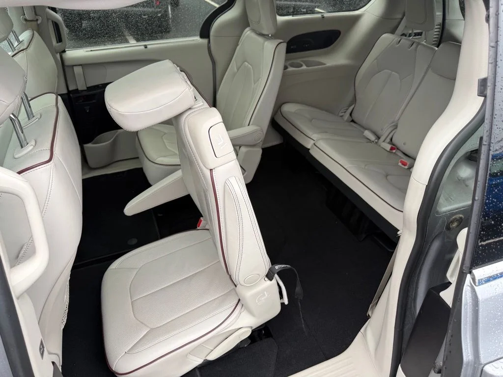 Certified Used 2017 Silver Chrysler Limited image 39
