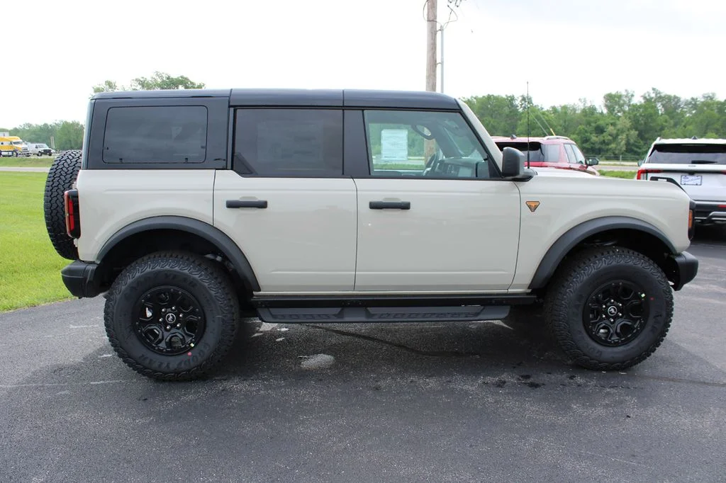 New 2026 Desert Sand Ford Badlands® image 17