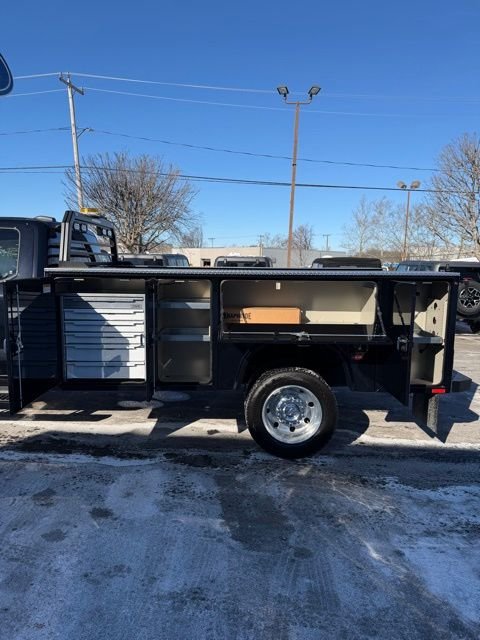 2025 Ford F-450 Super Duty Chassis Cab XLT - Photo 13
