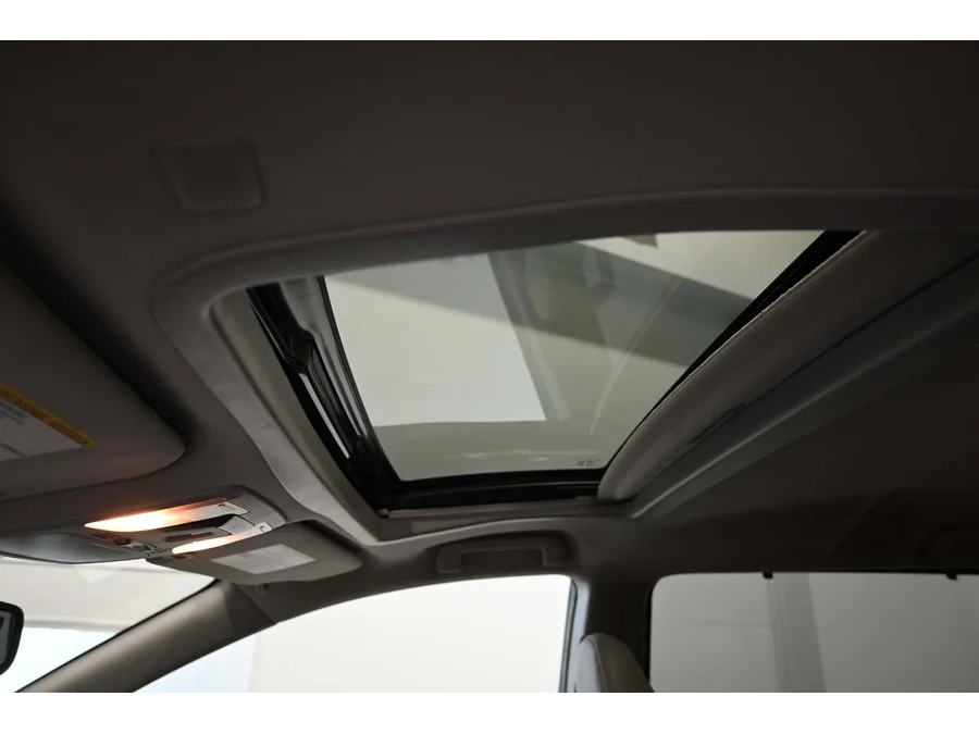 Used 2019 BLACK Toyota XLE Mobility Handicap Van image 30