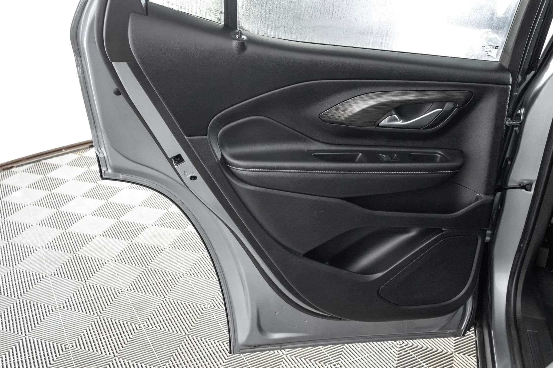 Used 2024 Sterling Metallic GMC SLE image 36