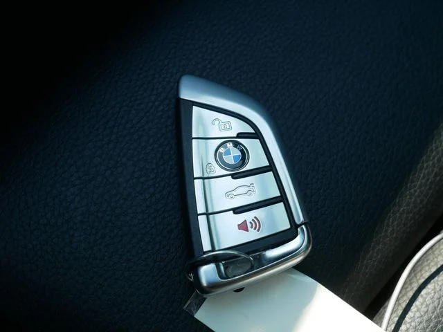 Used 2019 Blue Metallic BMW 540i xDrive image 39